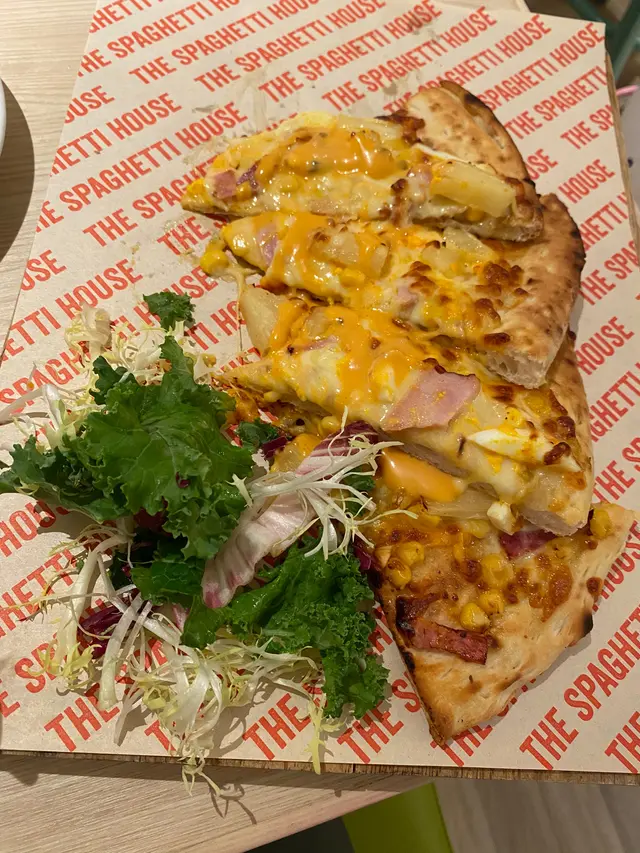 新鮮焗出，熱🔥辣辣又脆，菠蘿🍍正，可借千島醬太多，本人不好酸