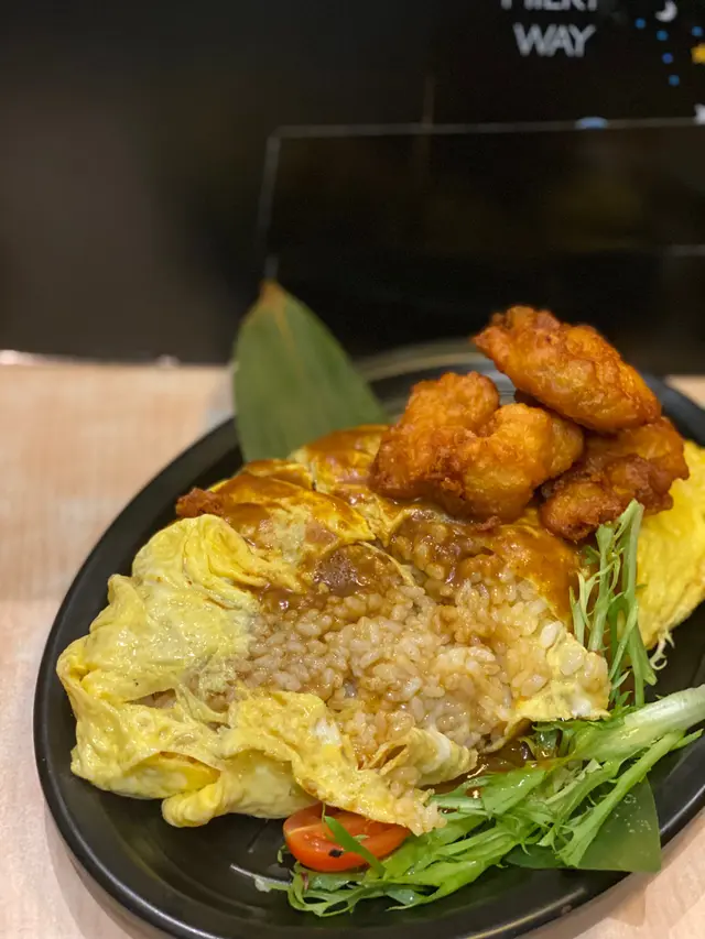 唐揚炸雞蛋包飯