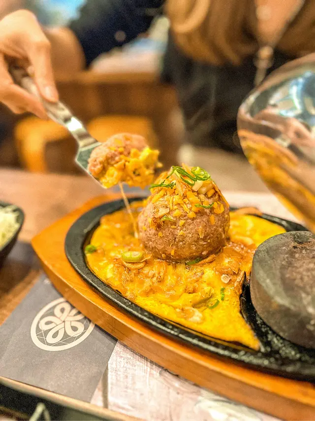 芝士蛋蒜和牛漢堡扒