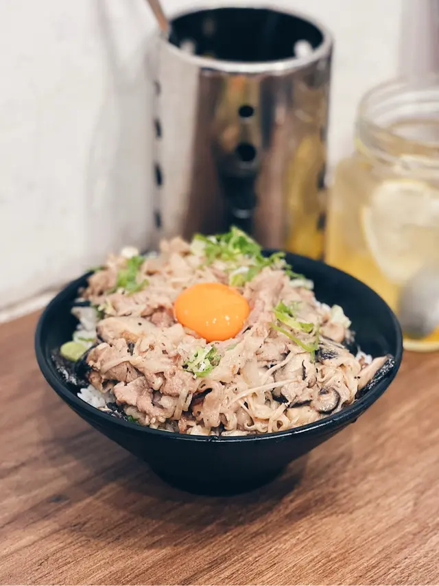 月見味噌牛肉丼