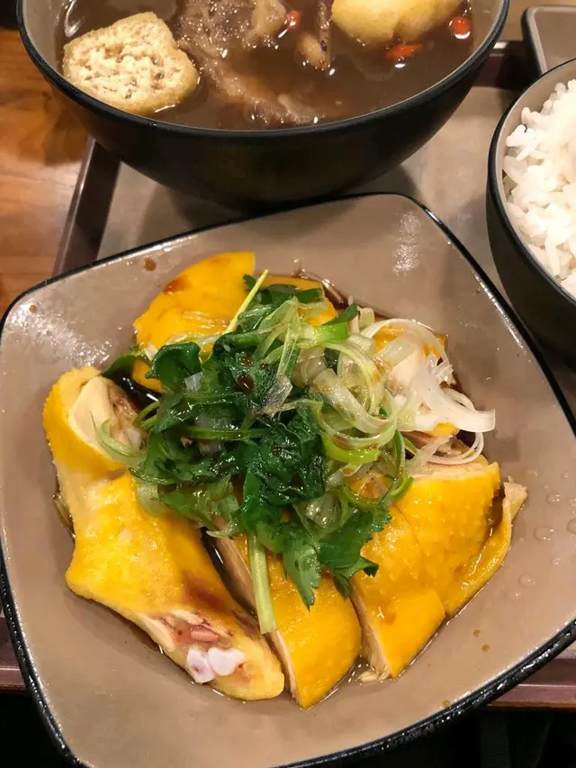 每件雞肉都非常鞋、韌,味道亦淡