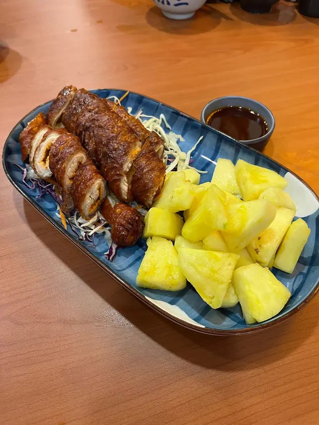 炸大腸配鮮菠蘿