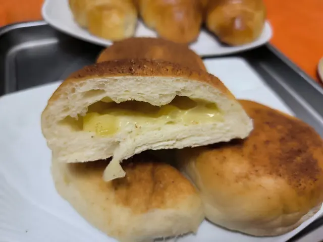 麵包超軟熟.有少少煙煙韌韌.芝士味濃軟身咸香.但唔覺有拉絲.但整體來說係好好食.咁嘅價錢.咁嘅味道.可以話係對得住消費者👍😋😋😋