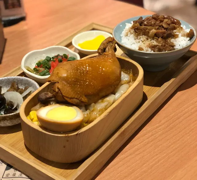 阿嬤古法滷雞腿、滷肉便當