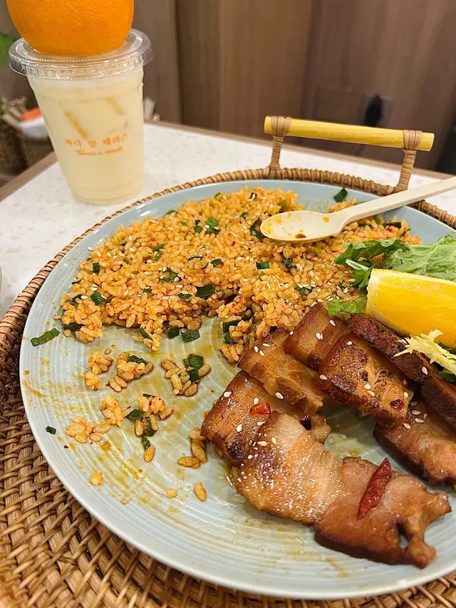 燒醬油黑毛豬白切肉紫蘇飯 