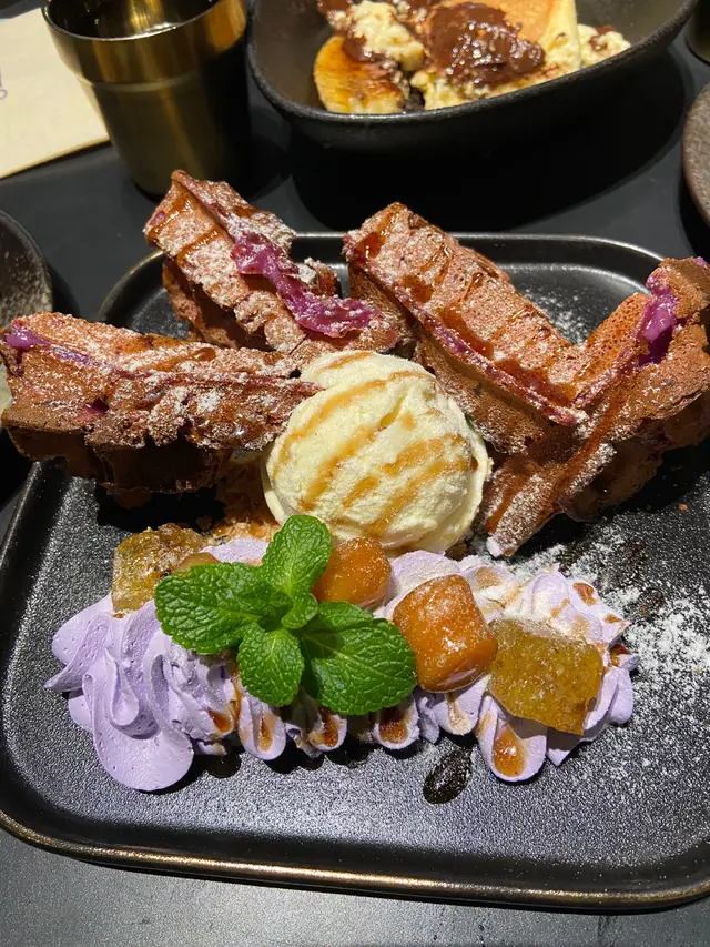 紫薯麻糬窩夫配香草雪糕