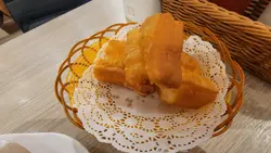 本来有四件，我食完一件先记得影相