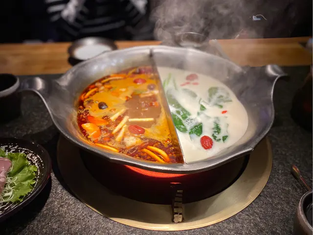 臺式麻辣鍋+胡椒豬肚雞鍋