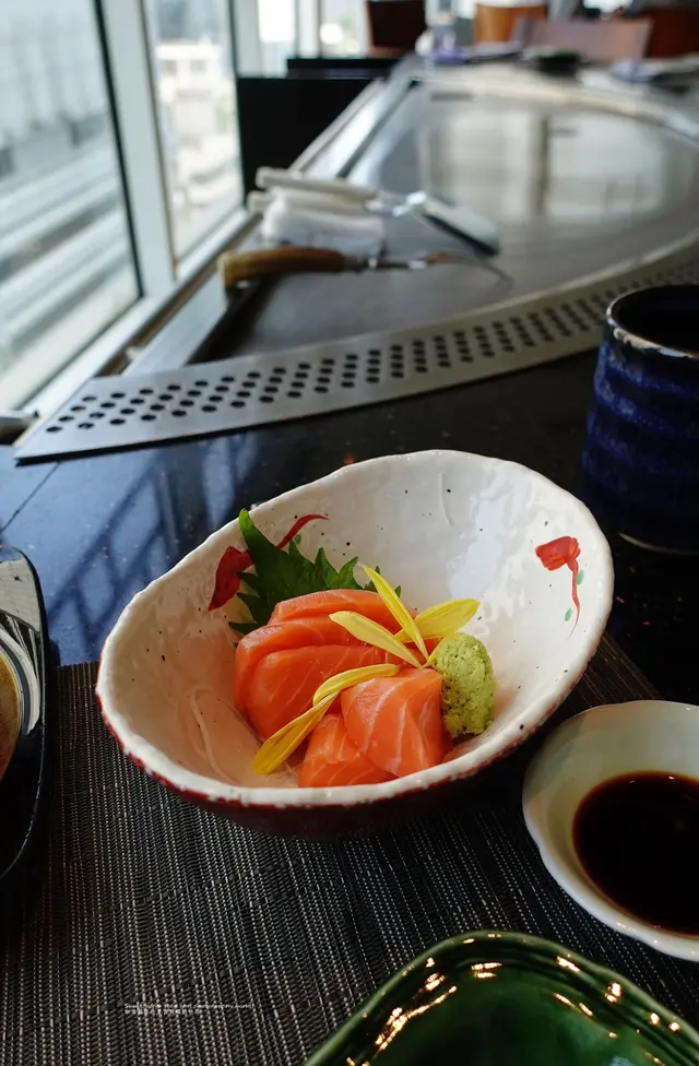 三文魚刺身(前菜)