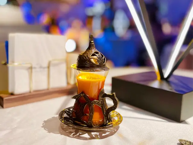 而呢一個湯亦都反映咗個名，浮嘅就係多士方塊脆脆，🥣將佢擺落去濃郁嘅胡蘿蔔湯，就好似水泡一樣浮下浮下。🥣多士脆脆，粒粒都非常乾身，就咁食非常輕盈又脆口，至於胡蘿蔔湯用料充足，每一啖都仲有小碎粒