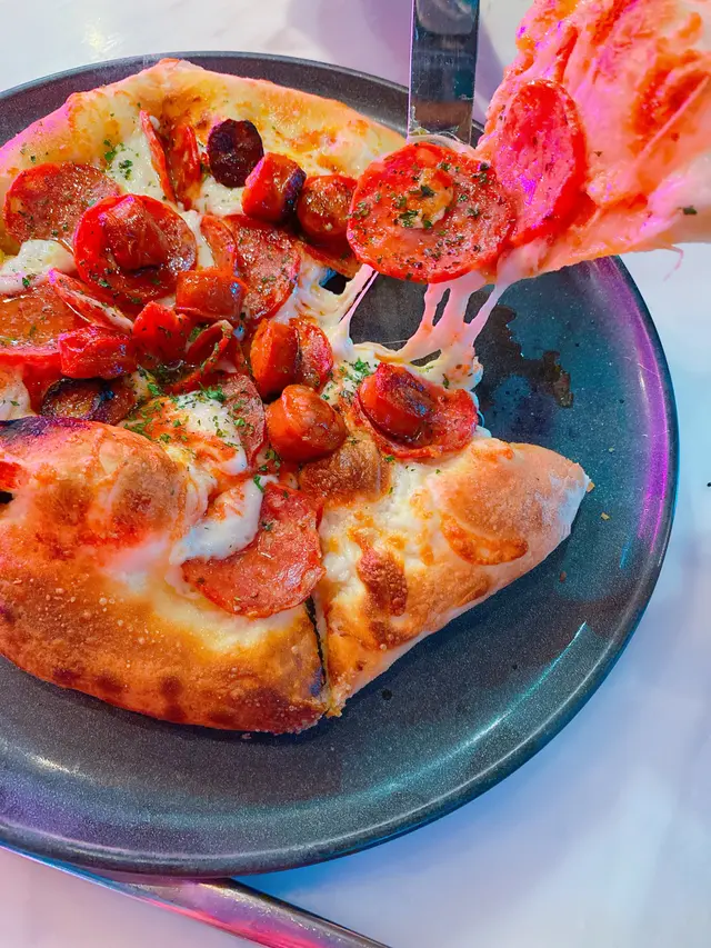 辣肉腸手工披薩