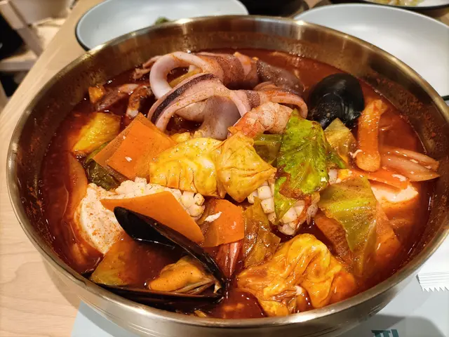 海鮮嫩豆腐鍋配麵