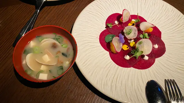 麵豉湯、紅菜頭薄切