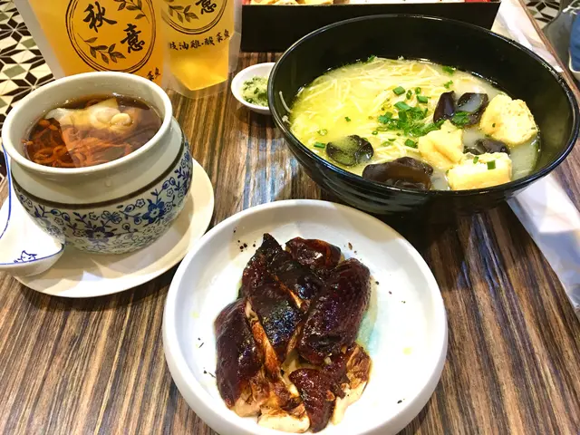 秋意去骨豉油雞配湯麵