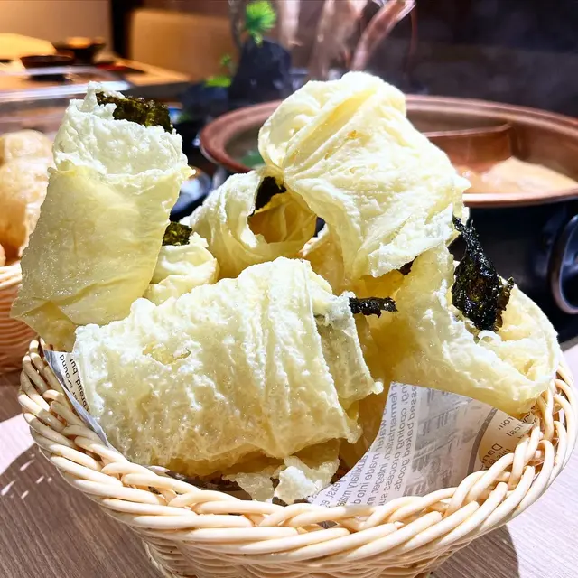 呢度嘅響鈴係即叫即炸,勁好食‼️同平時火鍋店嘅響鈴真係好唔同,入口有豆香,口感又鬆脆💓
嚟到一定要嗌!一定要嗌!一定要嗌!
重要的事情,要講三次‼️