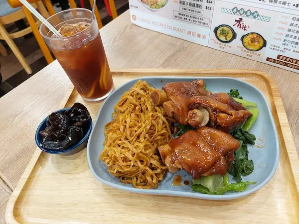 秘制醬皇豬手撈麵