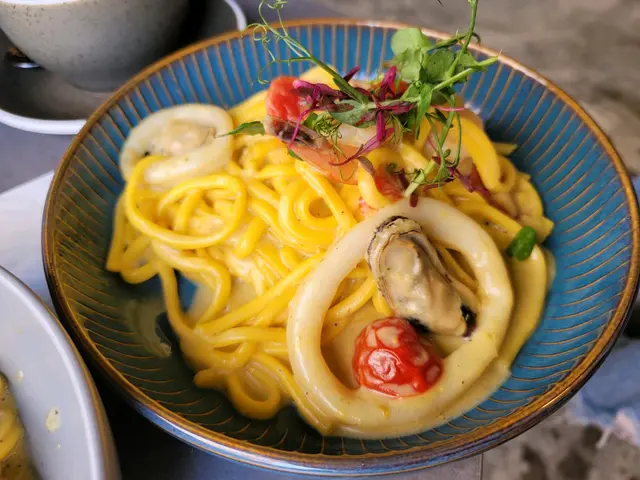 好有風格既手工義麵，配上從未有諗過可以夾咸食既椰汁班蘭，第一次俾呢種唔辣既泰式fusion觸動到對泰國既感覺，用上新鮮海鮮做食材，好想叫個主廚出嚟當面讚下