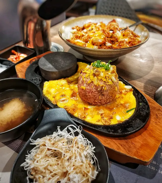 芝士蛋蒜和牛漢堡扒