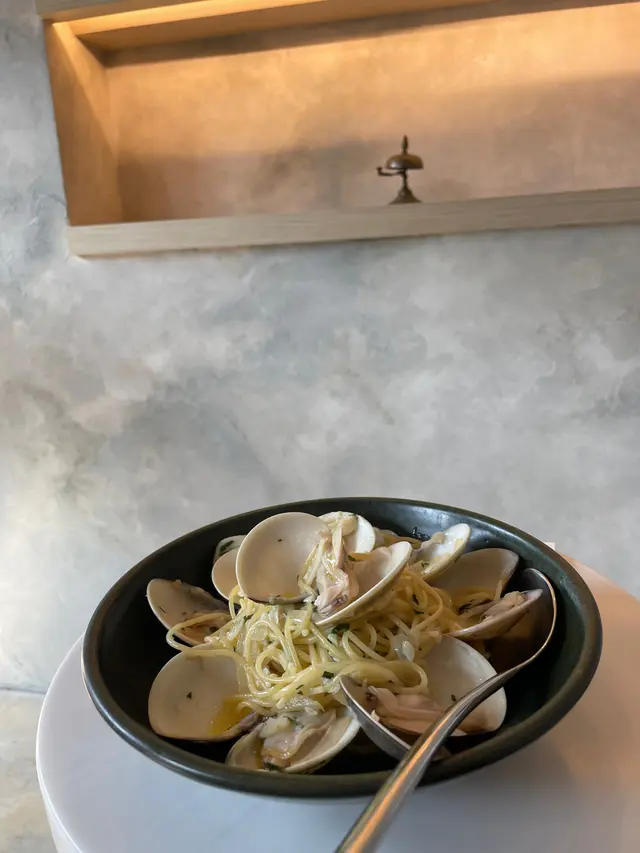 香蒜白酒蜆肉炒意粉