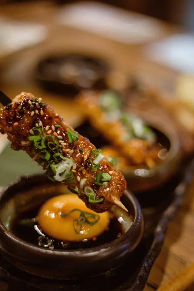 免治雞肉棒配醬油蛋