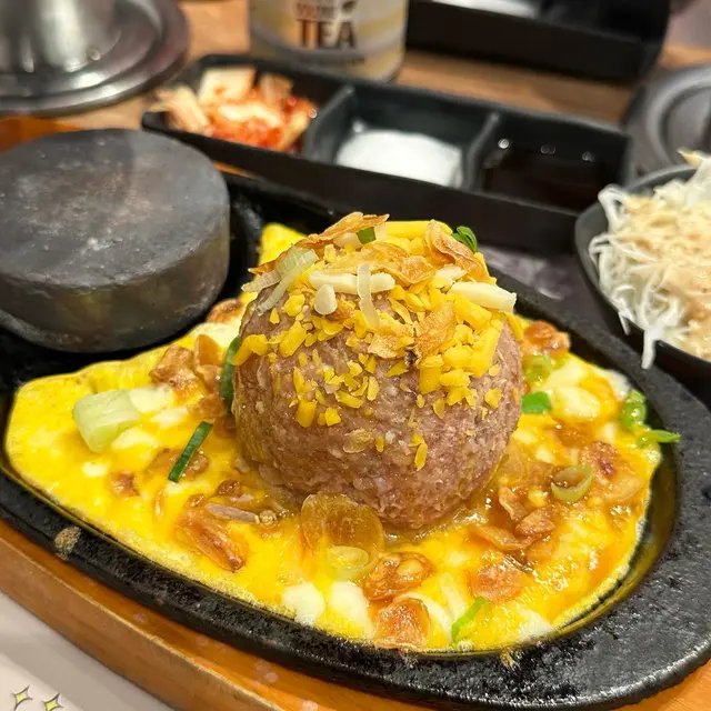 芝士蛋蒜和牛漢堡扒