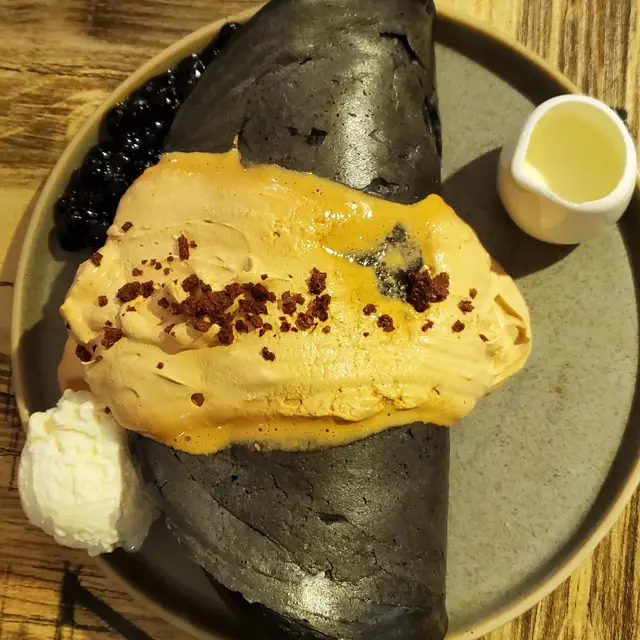 泰式奶茶味配黑糖珍珠竹炭口味梳乎厘班戟