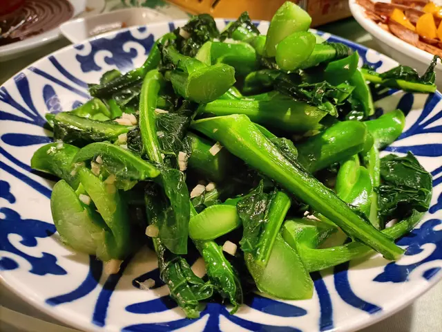 拍蒜炒菜心