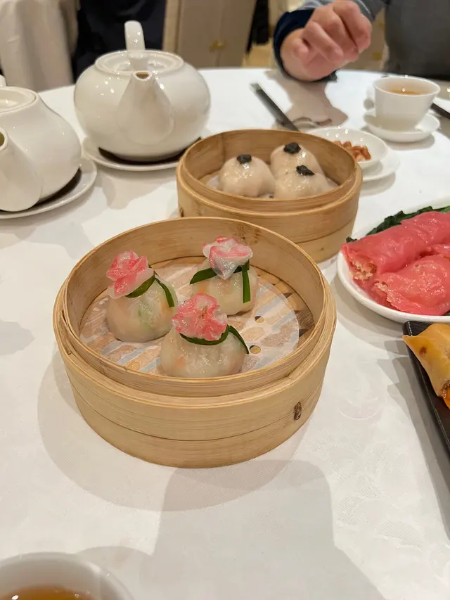 蘆筍帶子石榴果 黑松露桂花蚌餃