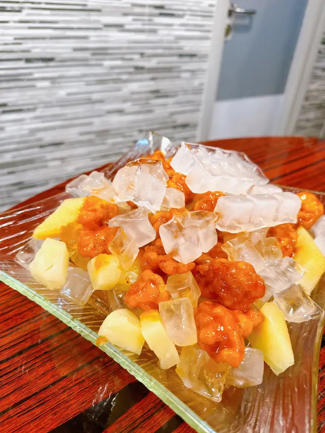 冰震咕嚕肉係聚豐招牌菜  真係好正😋