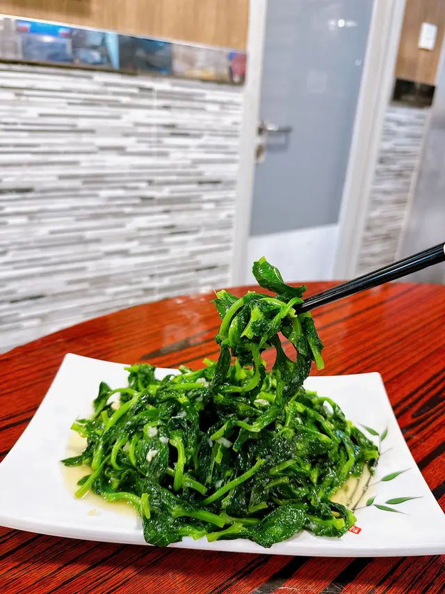 蒜蓉炒豆苗