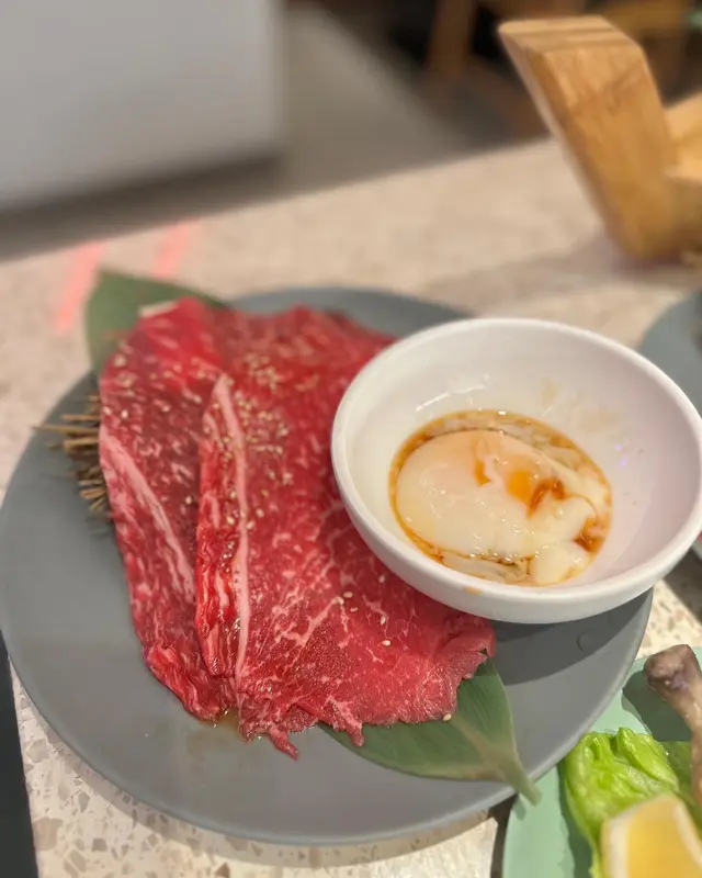 特選特選薄炙牛里脊肉配雞蛋