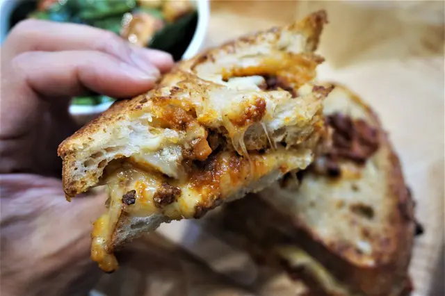 意式肉醬烤芝士三文治