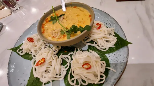 南部蟹肉白咖哩伴米葉