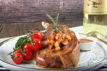 人气推介: 香煎黑毛猪鞍配芒果蕃茄莎莎