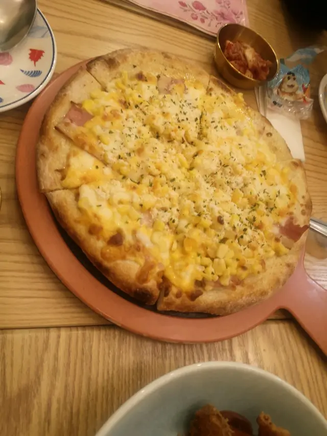 粟米煙肉三重芝士薄餅