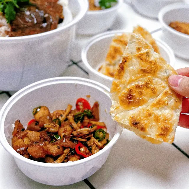 藤椒野菌雞粒真係超級惹味,辣度足夠又香,🌶️未食已經流晒口水!🫓配上蔥油餅真係好夾!