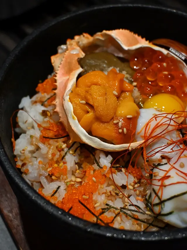 松葉蟹肉海膽甲羅燒石鍋飯