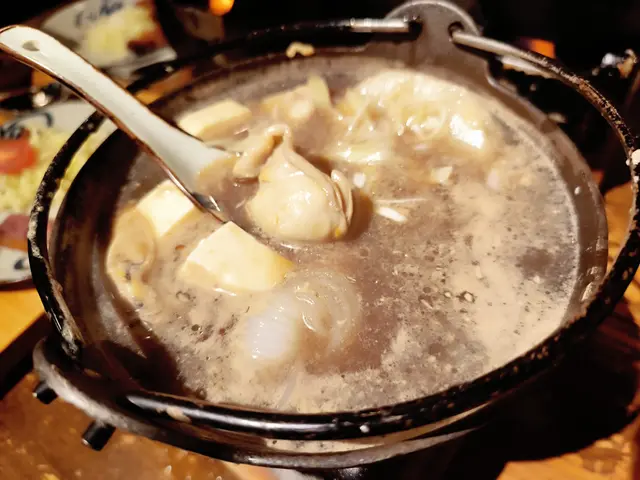 有好多隻.隻隻脹卜卜.都幾大隻.清酒經過烹調.酒味已經揮發.但湯汁好鮮甜.一啲都唔腥味都無！👍😋😋😋