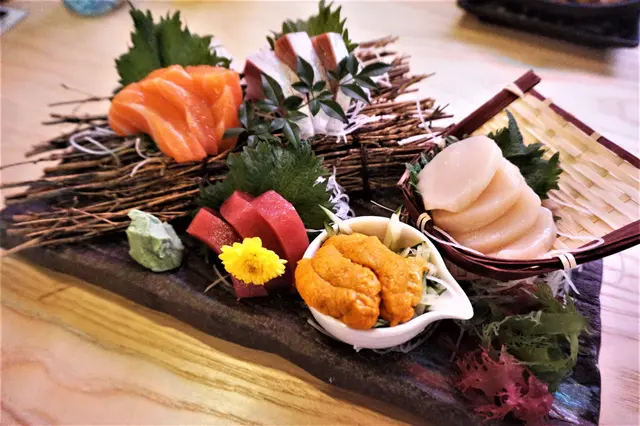 帆立貝、油甘魚、三文魚、赤身、生海膽