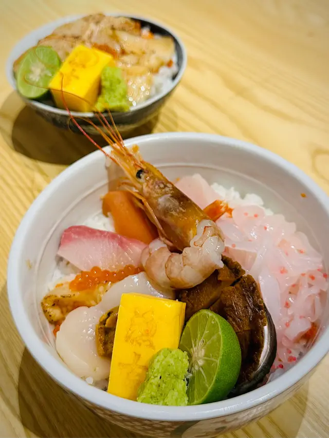 三文魚·油甘魚·磯煮鮑魚·海膽·產地直送鮮魚·三文魚籽·櫻花魷魚·赤蝦·左口魚邊·帆立貝·蟹籽·玉子燒