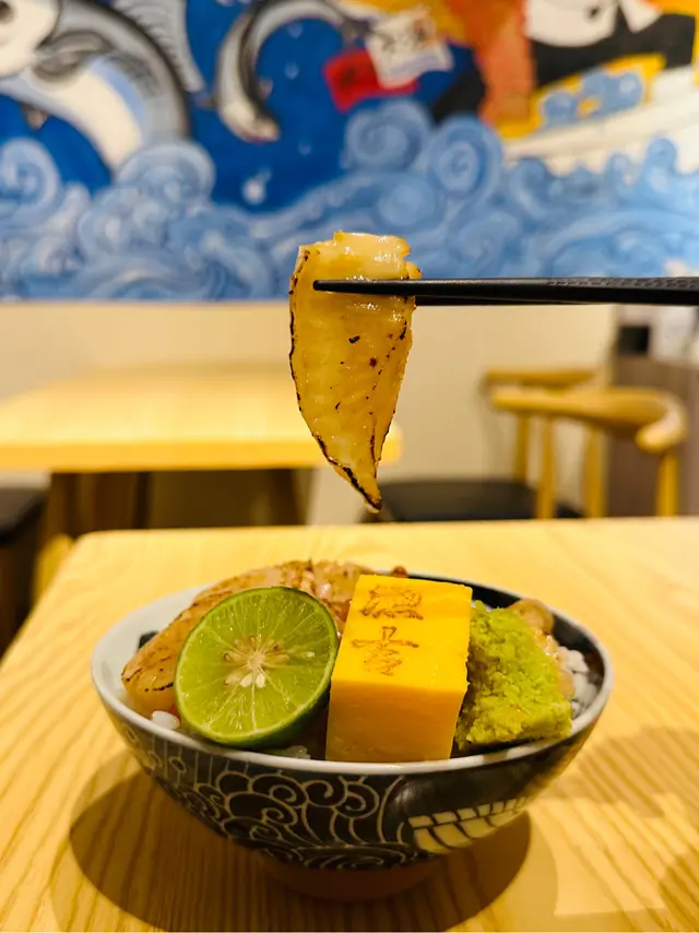 左口魚裙邊·帆立貝·三文魚籽·蟹籽·玉子燒