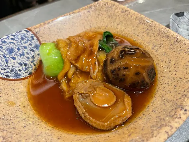 金湯慢煮吉品干鮑花膠盛