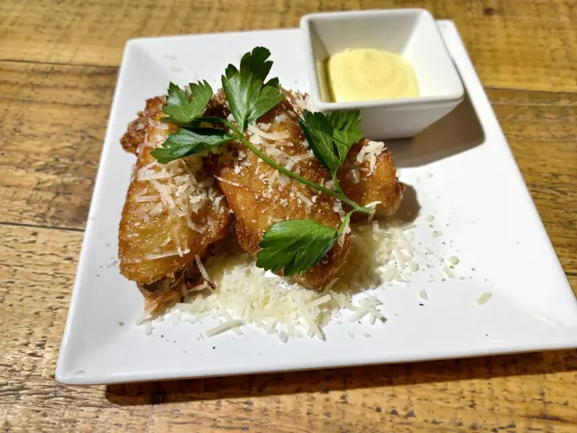 蒜味芝士雞翼配蒜味芥末醬