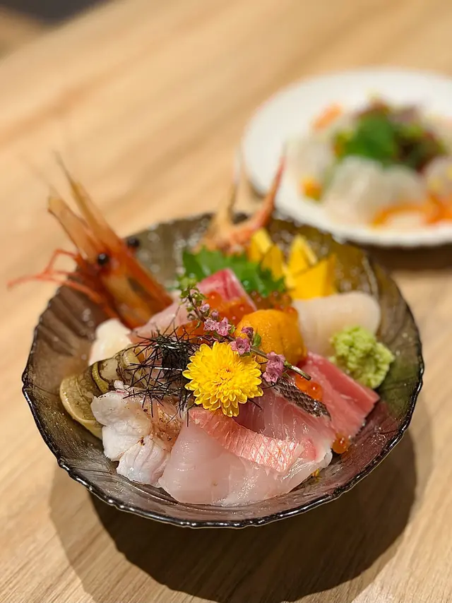 一瀧極上活魚刺身丼