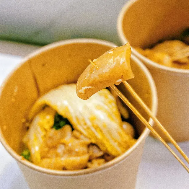 麻辣燙好入味,依個辣度唔會太刺激,花椒嘅麻會偏重!🌶️魷魚爽脆帶韌性,啱晒邊行邊食!