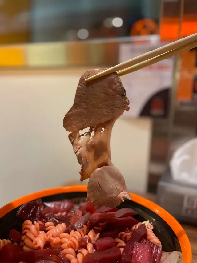 紅菜頭豬髀肉螺絲粉