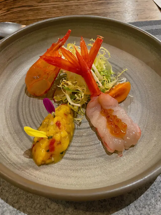 西班牙紅蝦配芒果莎莎三文魚籽