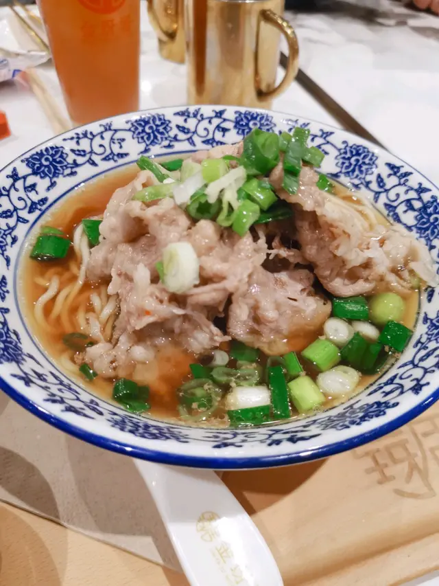 肥牛？？？？可以再cheap D啊
邊間台灣牛肉麵加肥牛？