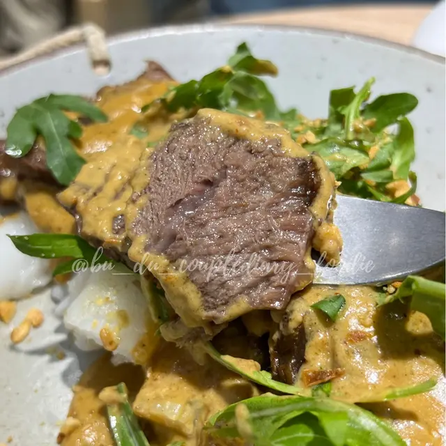 慢煮澳洲牛面頰·沙爹煎腸粉