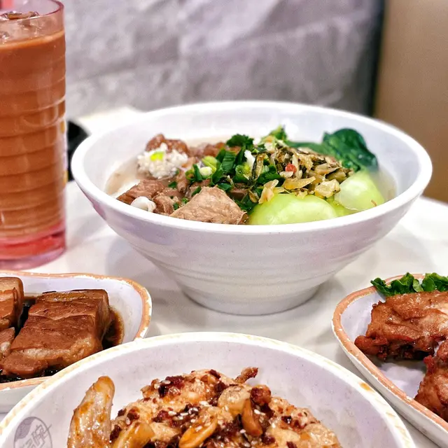 刀削麵嘅配搭都好多,有辣有唔辣🍜有湯麵有撈麵,可以按個人喜好選擇🫶🏻今次揀咗麻辣湯麵,小辣唔會太刺激,作為提味就啱啦!